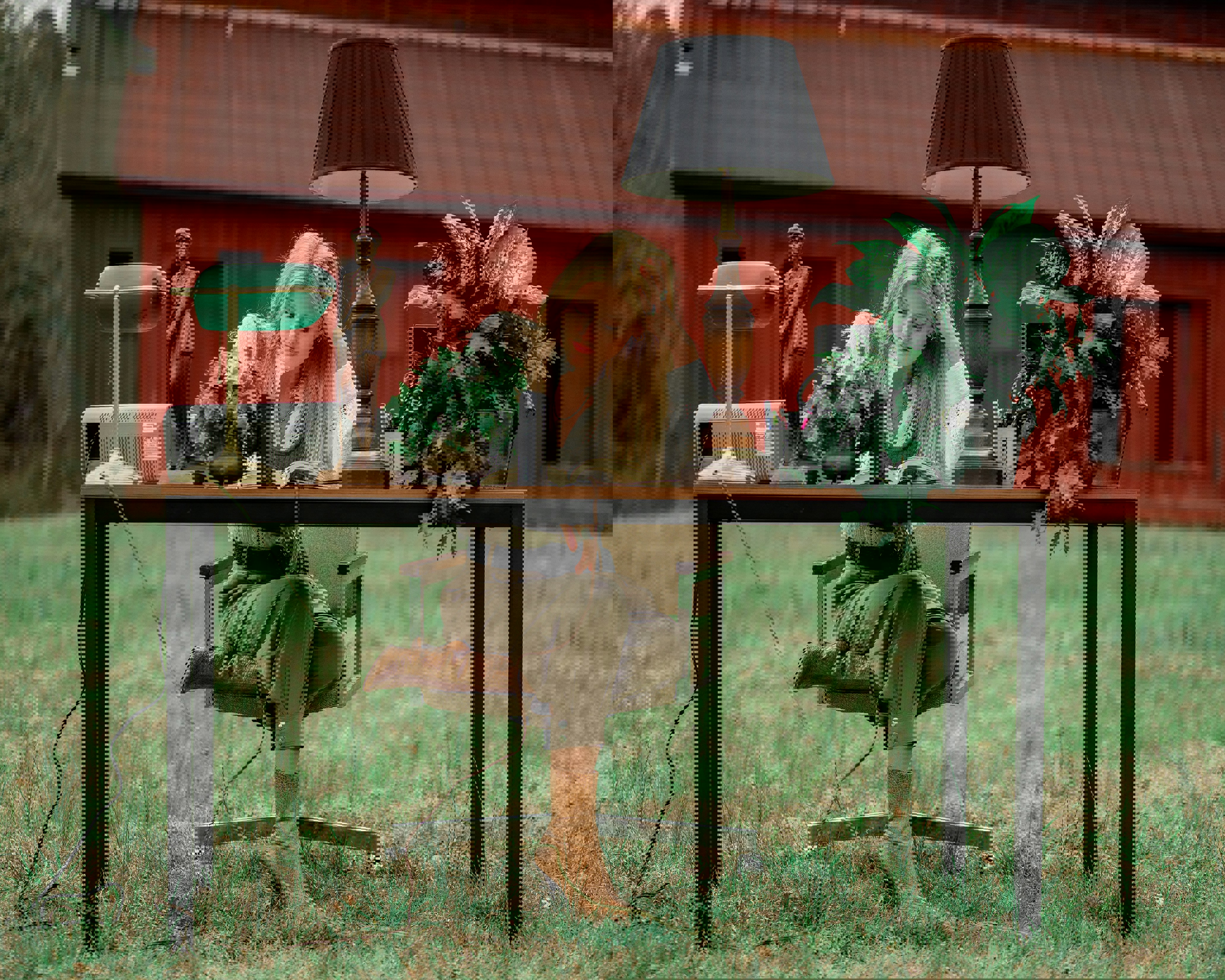 Kvinde ved skrivebord